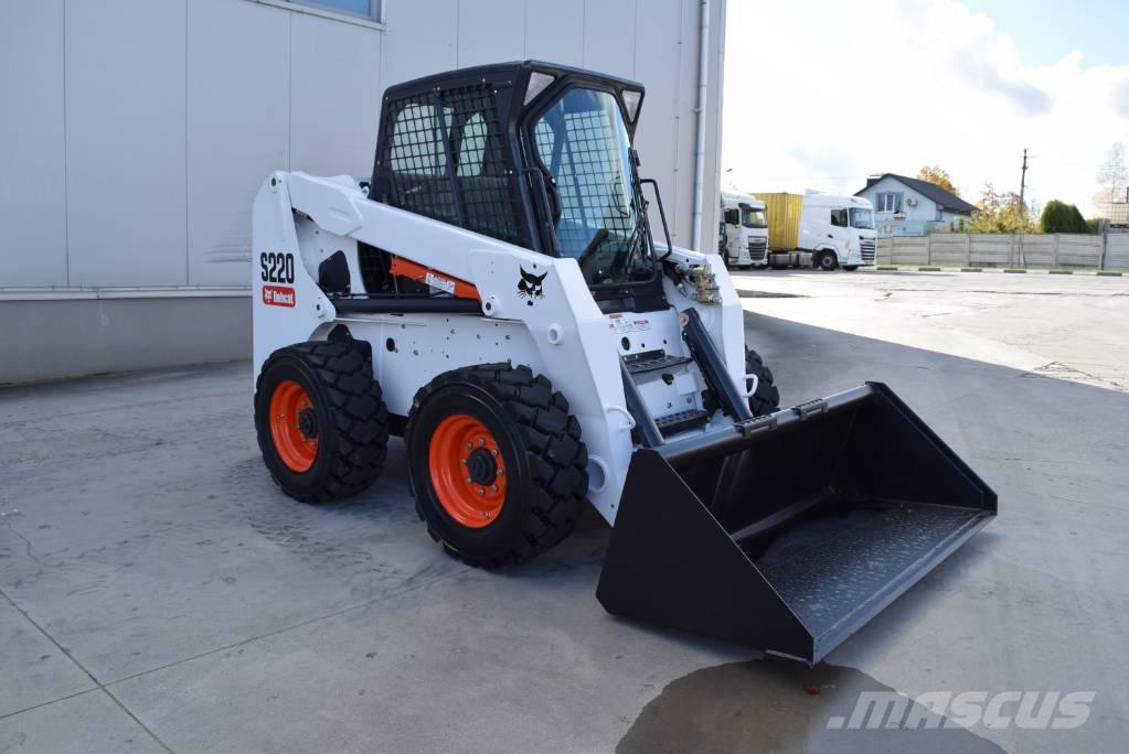 Bobcat S 220 滑移装载机