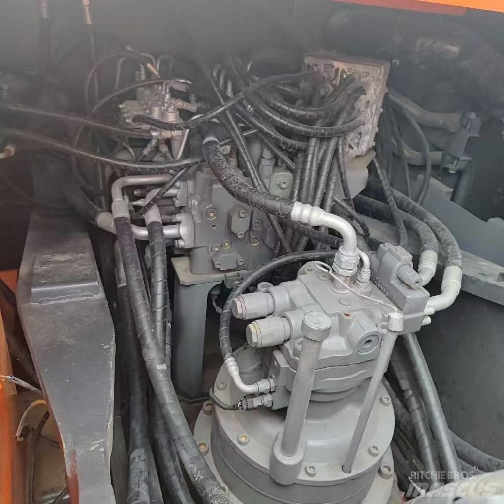 Hitachi 240-3 履带挖掘机