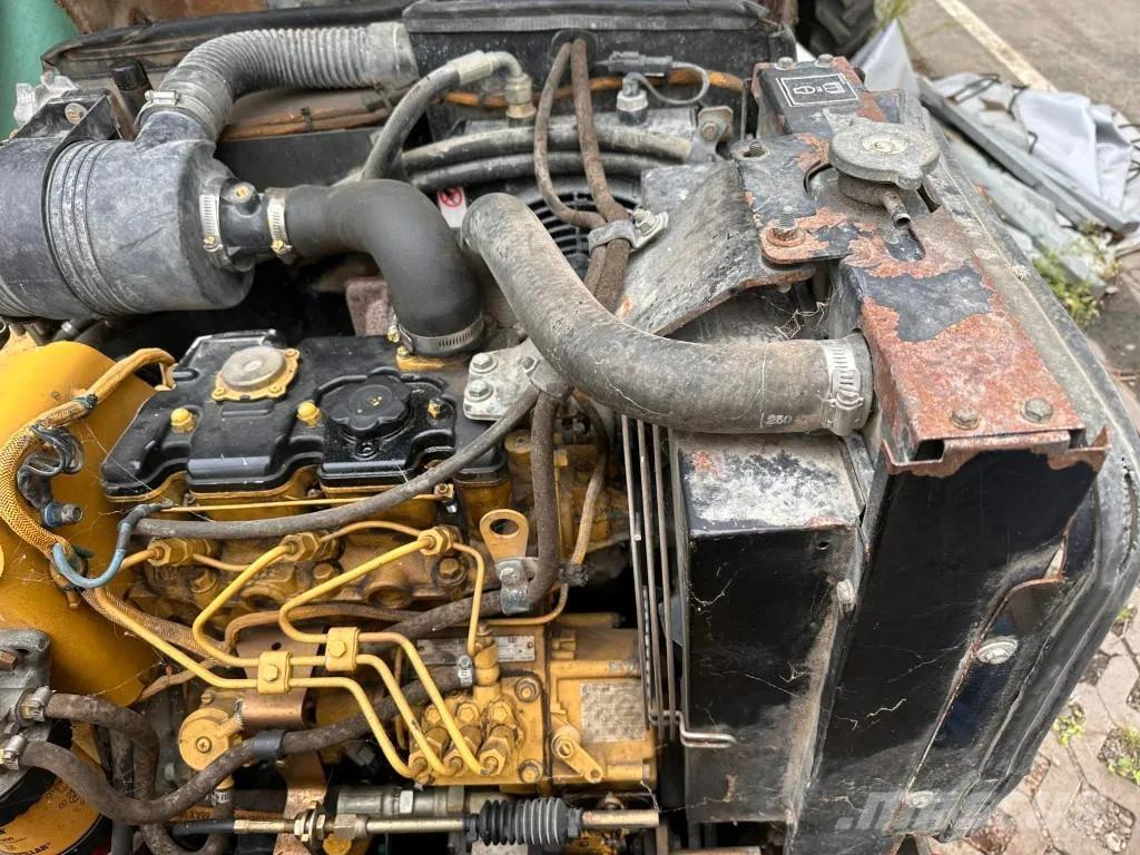 CAT CB-225E 其他压路机