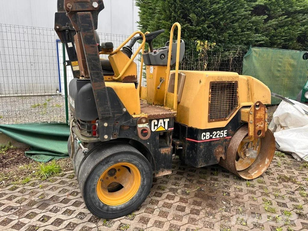 CAT CB-225E 其他压路机