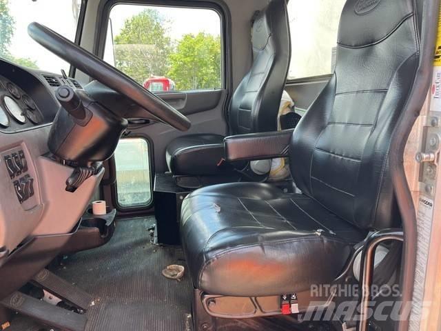Peterbilt 337 饮料运输车