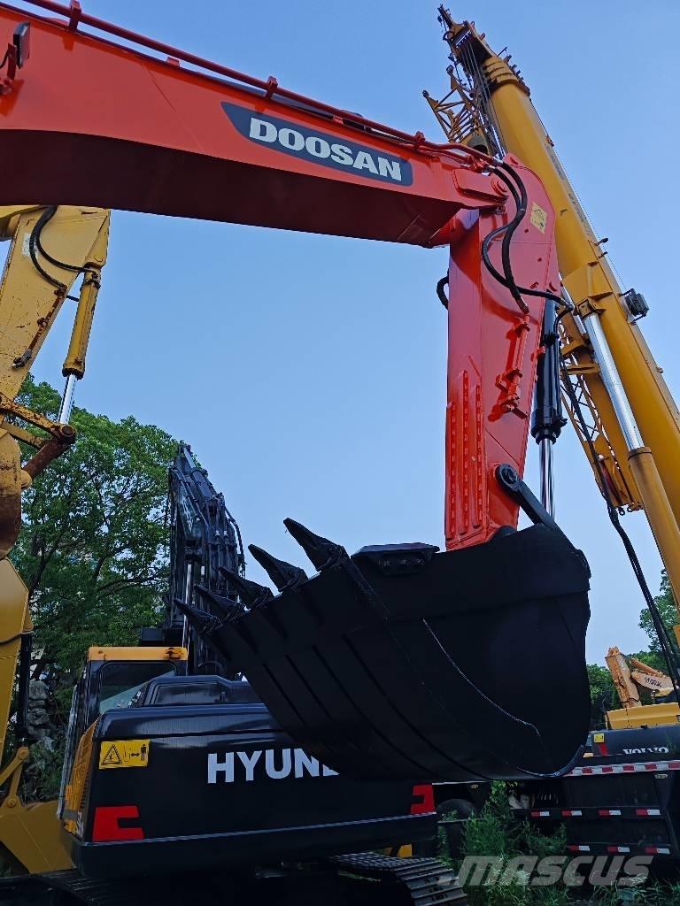 Doosan DX 300 LC 履带挖掘机