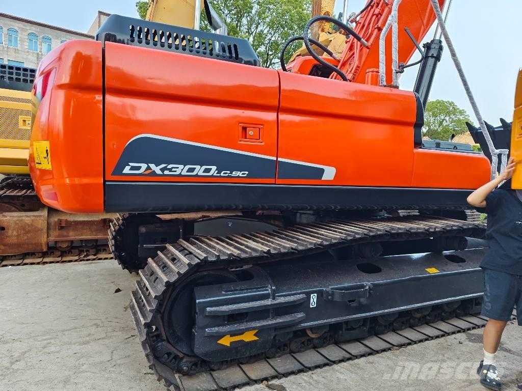 Doosan DX 300 LC 履带挖掘机