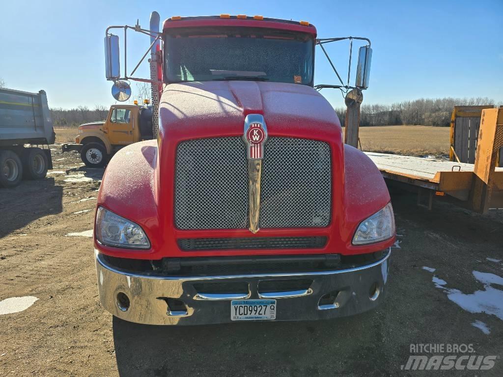 Kenworth T 440 自卸式货车