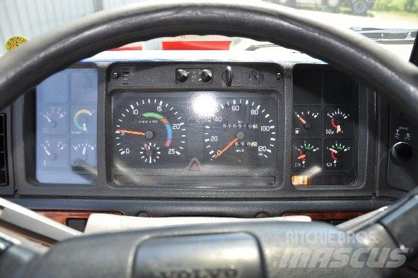 Volvo FH12 6x2 牵引车