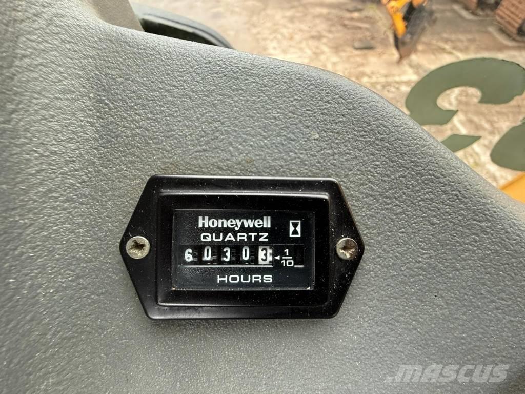 Komatsu WB 93 S-5 反铲装载机