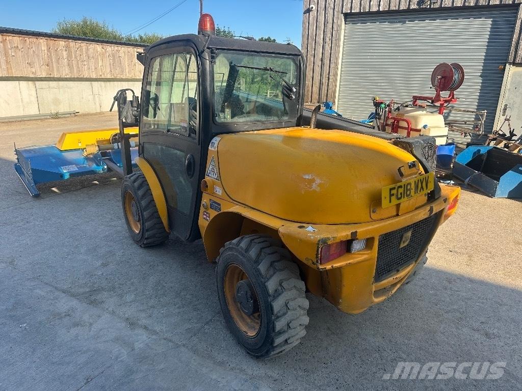 JCB 520-40 伸缩臂叉装车|叉装车