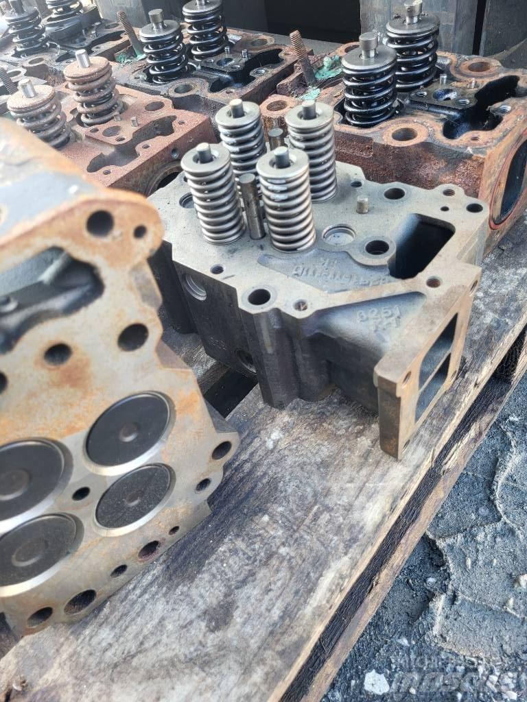 Komatsu WA 470 发动机