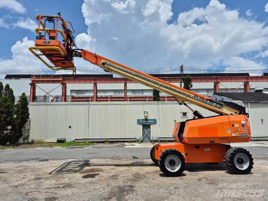 JLG 800 S 曲臂高空工作平台