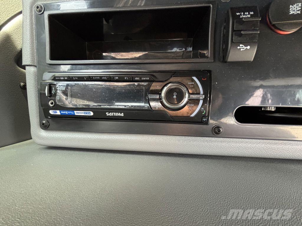 Yanmar B95W 轮式挖掘机