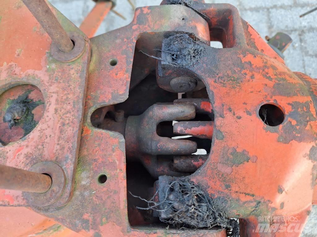 Kuhn GF 8501 T 犁耙和摊草机