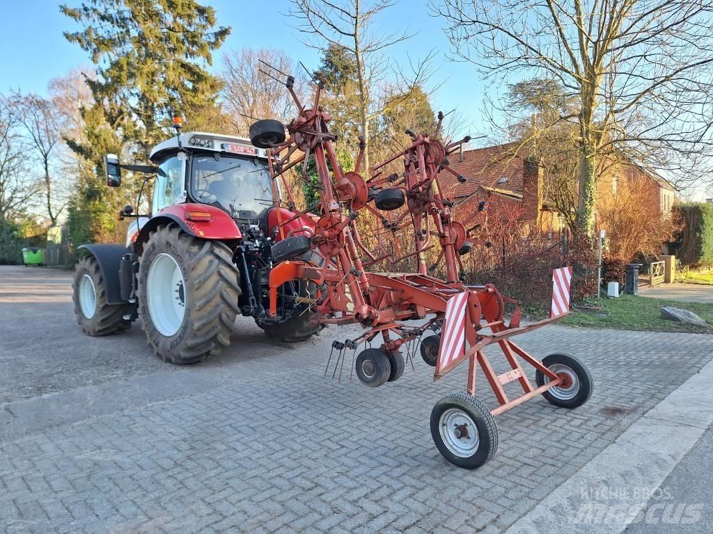 Kuhn GF 8501 T 犁耙和摊草机