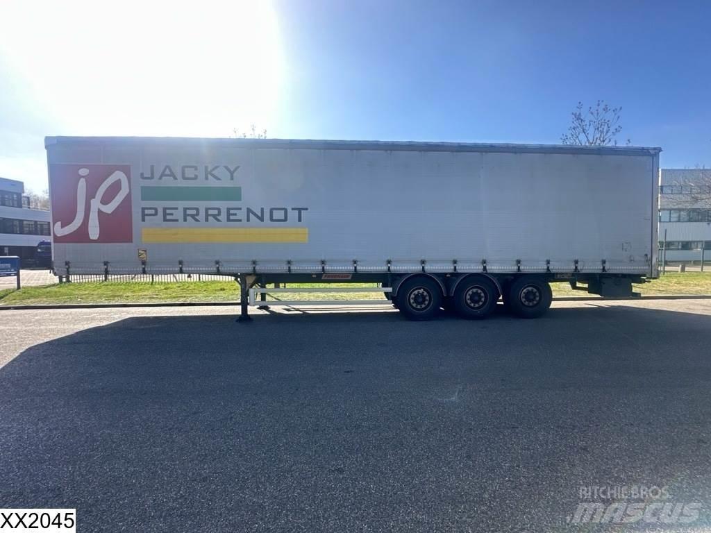 Fruehauf Tautliner 侧帘半挂车