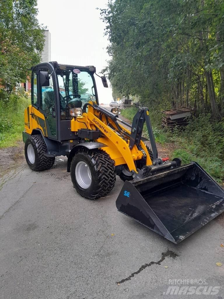 Schäffer 2445s 滑移装载机