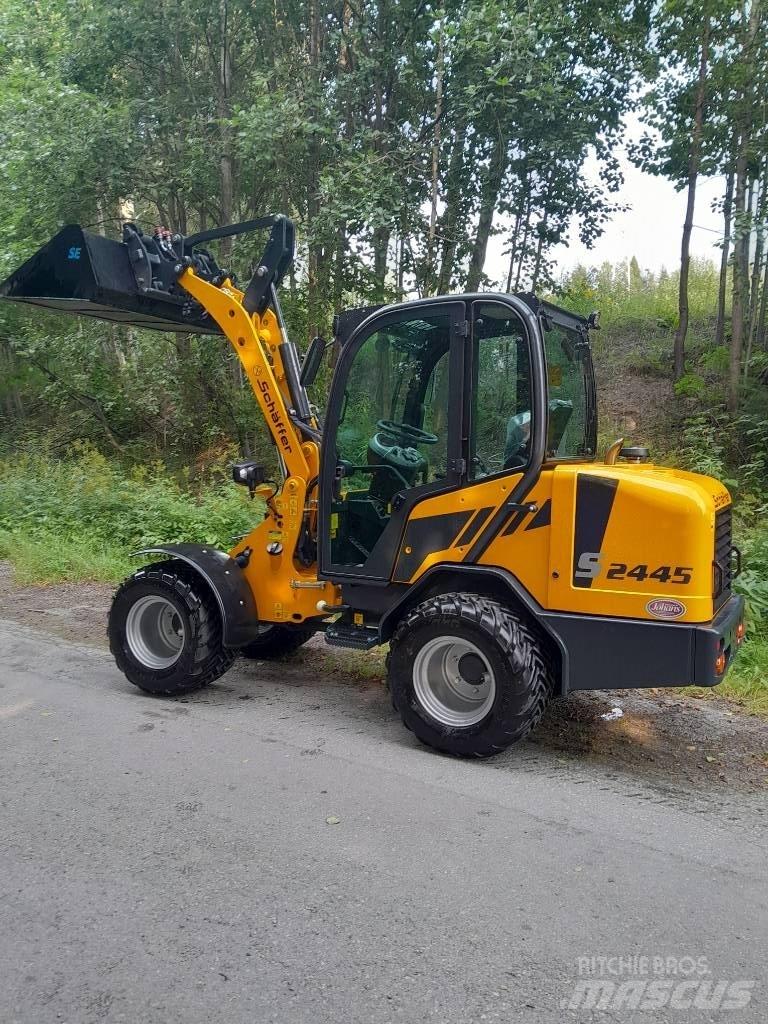 Schäffer 2445s 滑移装载机