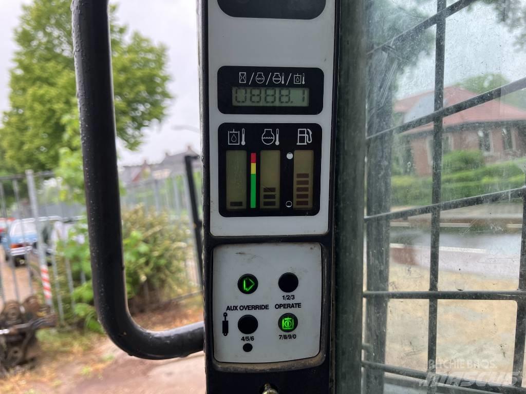 New Holland L 213 滑移装载机