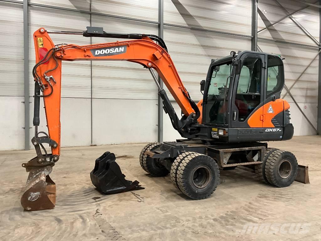 Doosan DX 57 W-5 轮式挖掘机