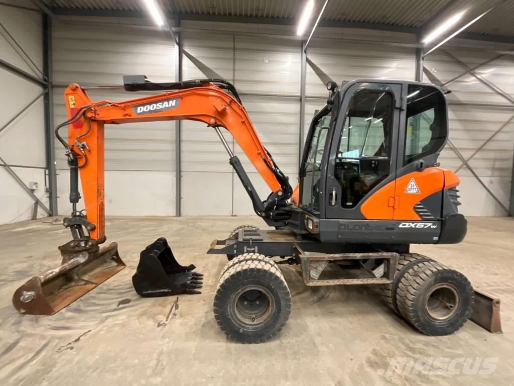 Doosan DX 57 W-5 轮式挖掘机