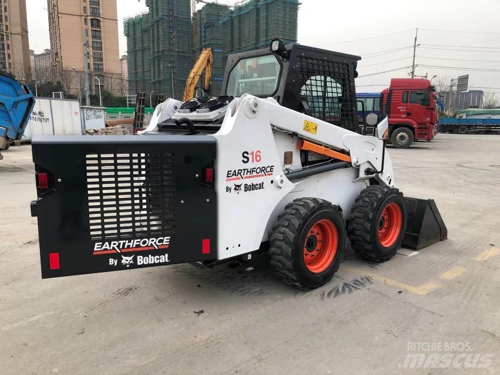 Bobcat S16 滑移装载机