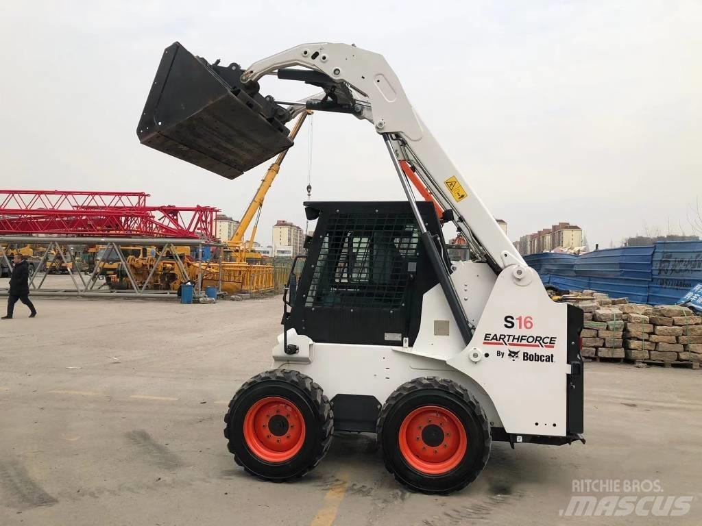 Bobcat S16 滑移装载机