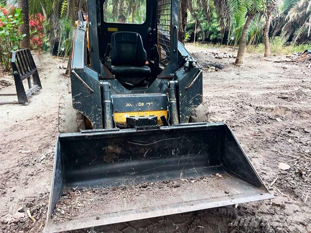 John Deere 312 滑移装载机