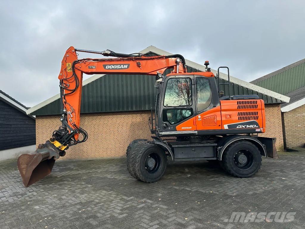 Doosan DX140W-5 轮式挖掘机