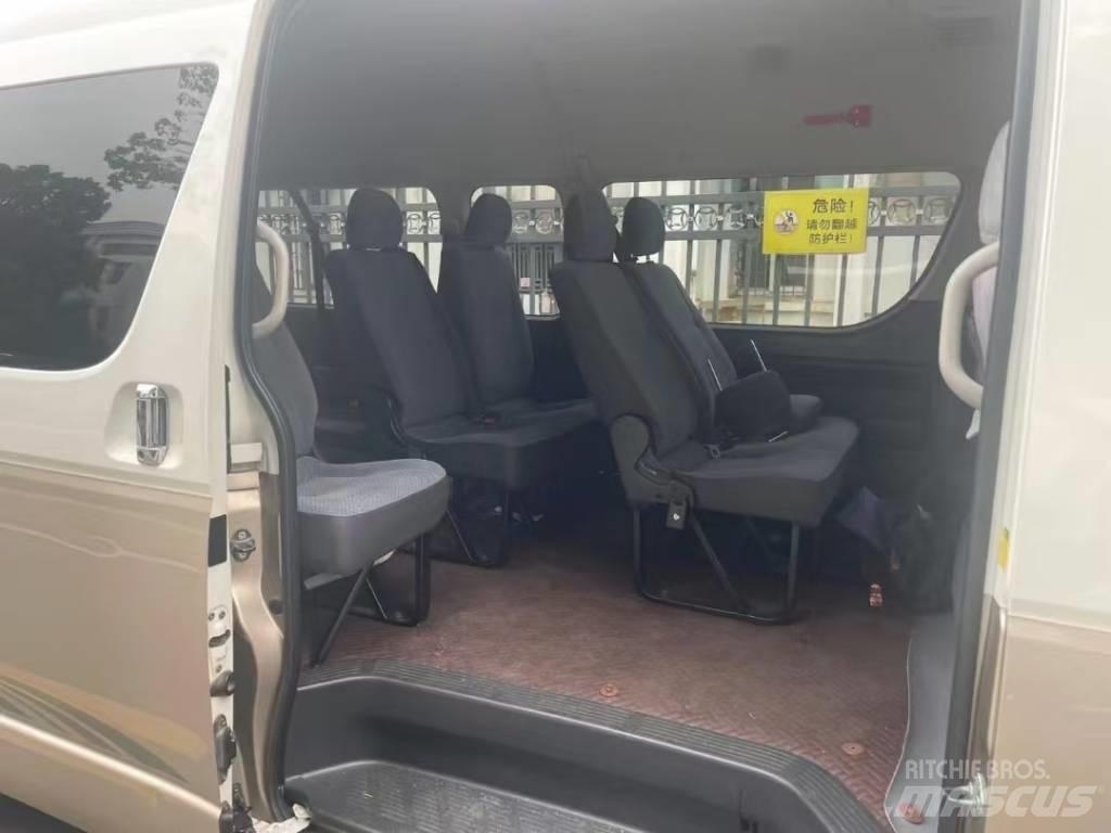 Toyota Coaster 公路客运汽车