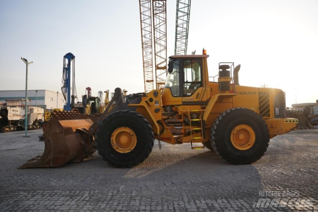 Volvo L220 F 轮式装载机