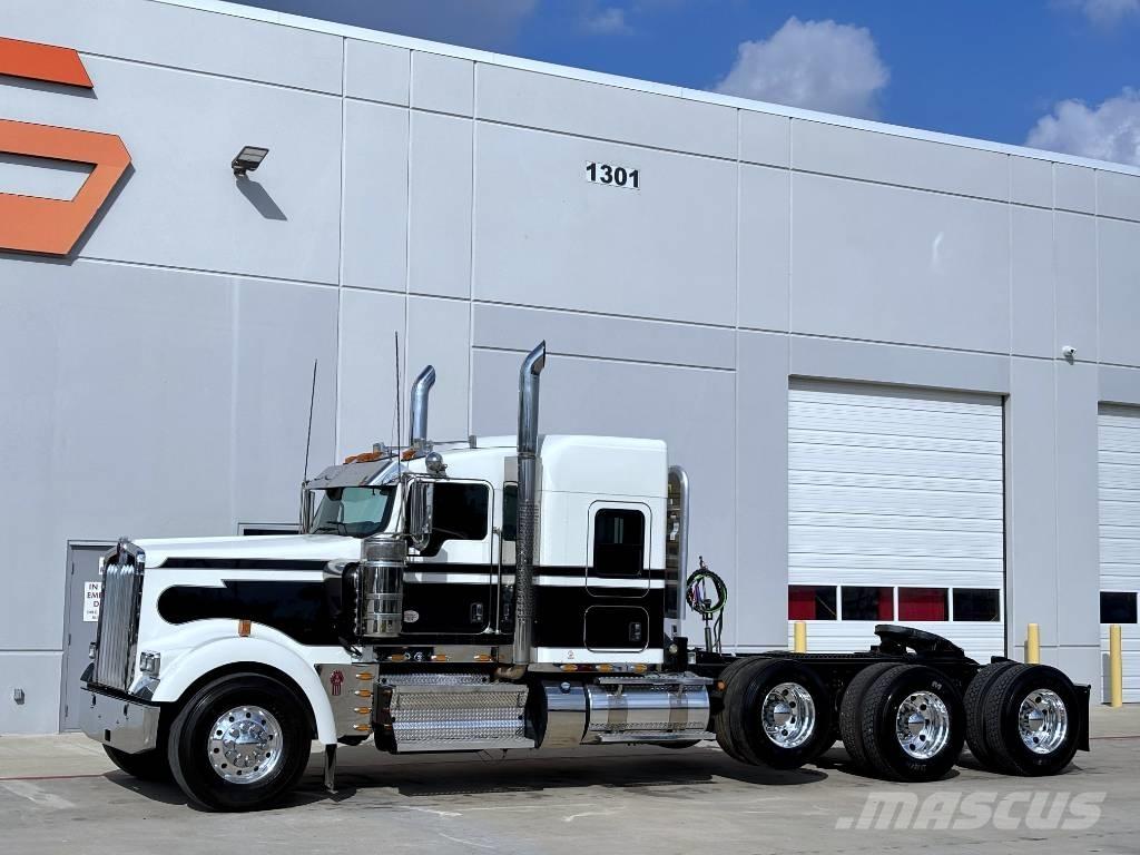 Kenworth W 900 牵引车