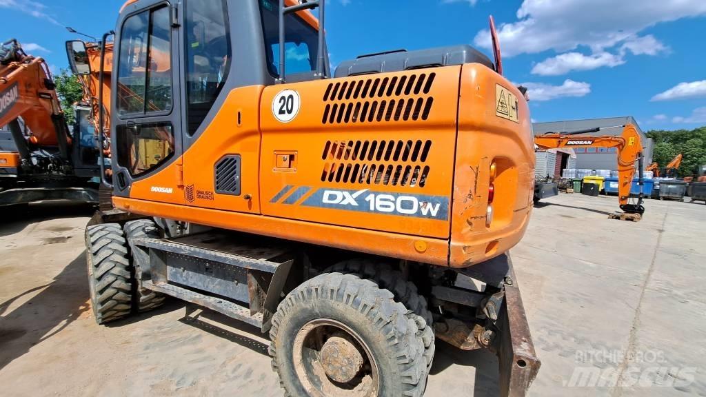Doosan DX 160 W-3 轮式挖掘机