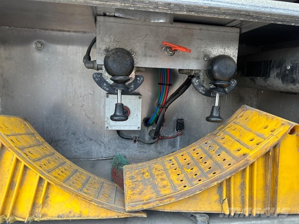 VAK 2+3 厢式拖车