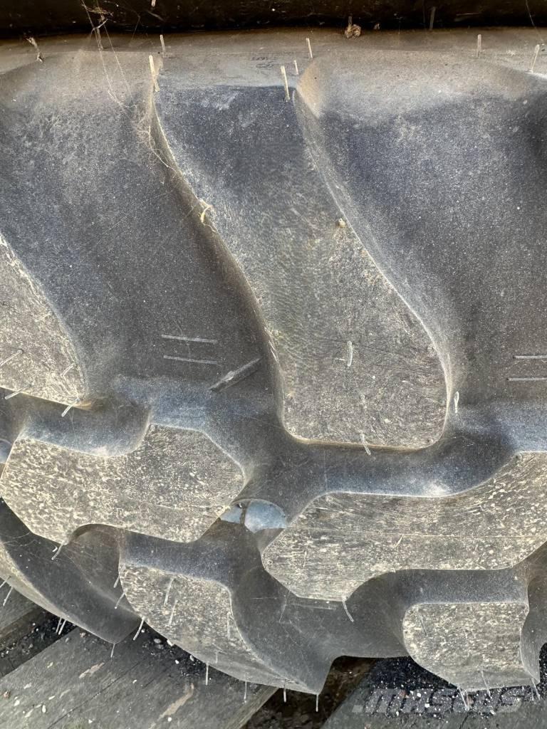 Dunlop 405/70R20 轮胎、车轮和轮圈