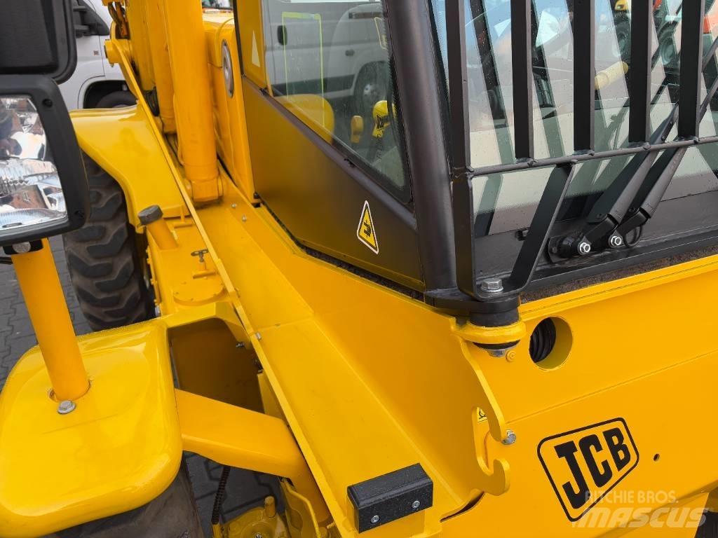 JCB 520-50 伸缩臂叉装车|叉装车