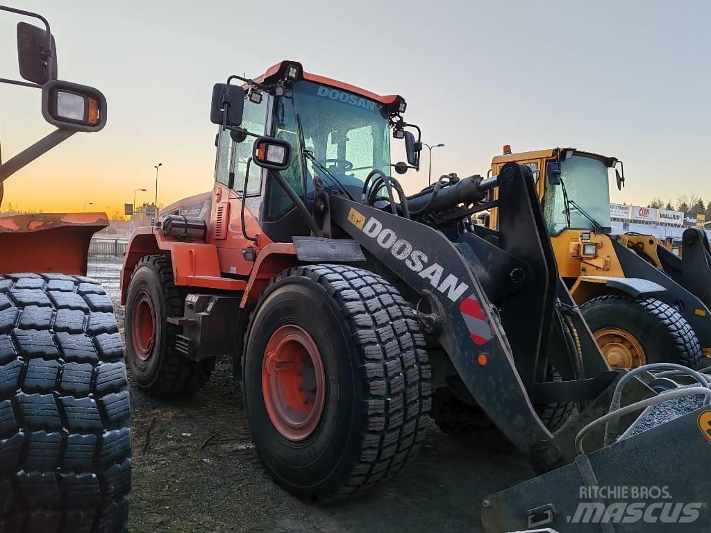Doosan DL 220 轮式装载机