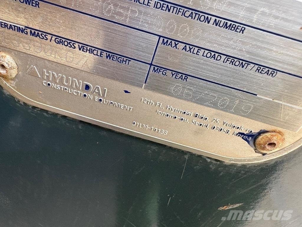 Hyundai HX 130 履带挖掘机