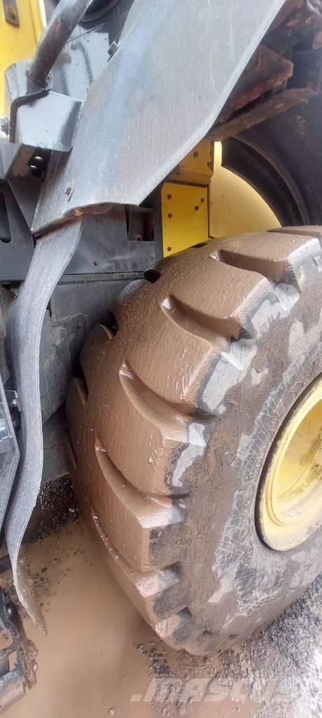 Komatsu WA470-8 轮式装载机