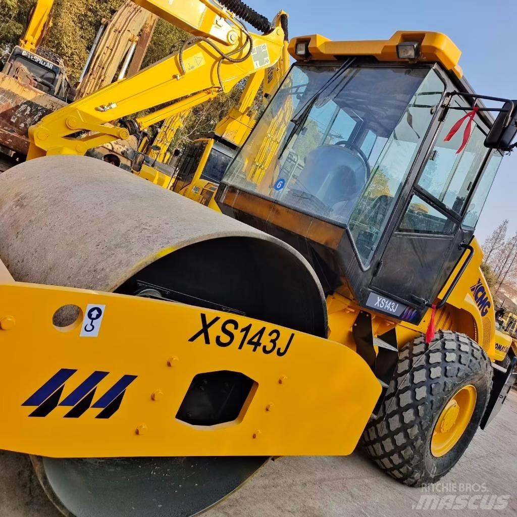 XCMG XS 142 J 单轮压路机