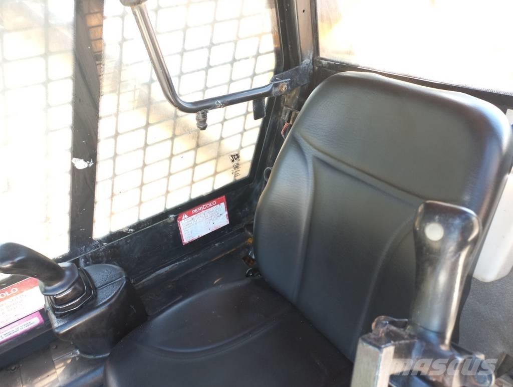 JCB 1110 T 滑移装载机