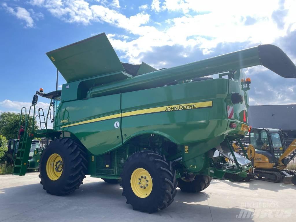 John Deere S670 4x4 联合收割机