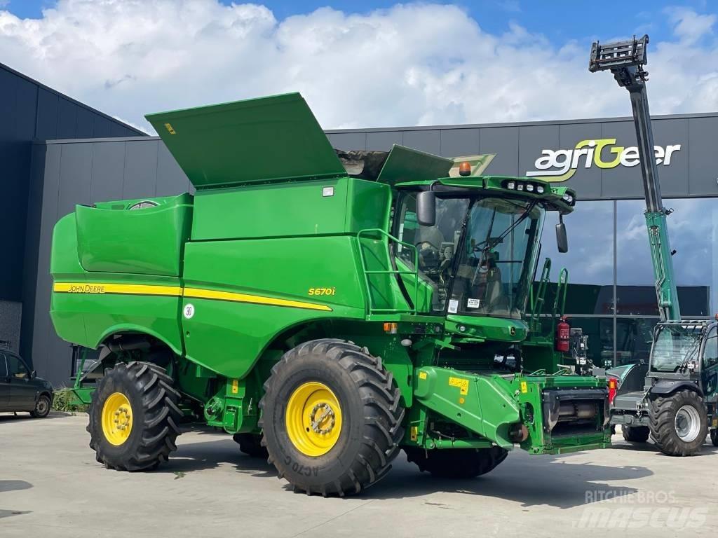 John Deere S670 4x4 联合收割机