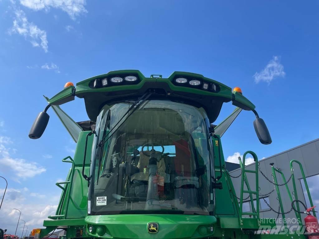 John Deere S670 4x4 联合收割机
