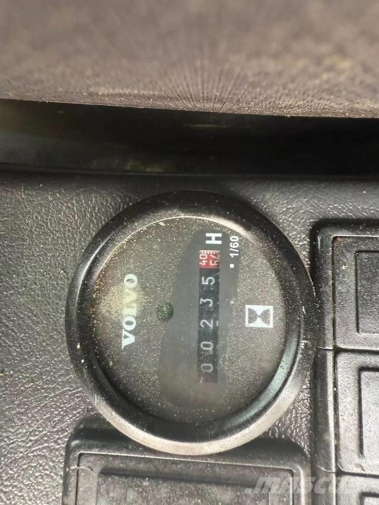 Volvo 140 履带挖掘机