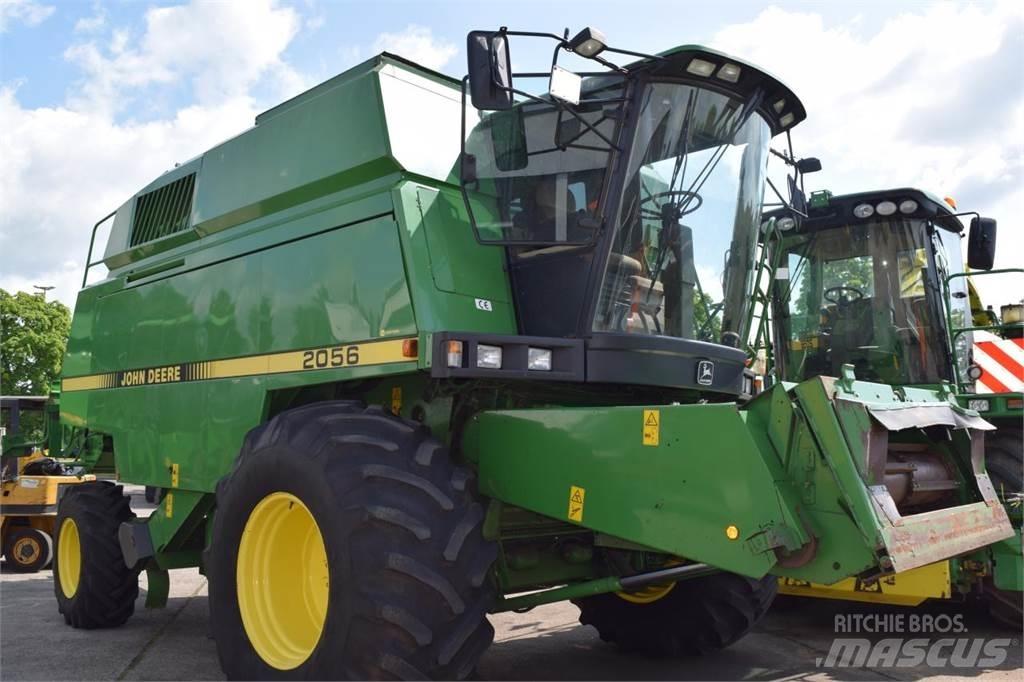 John Deere 2056 联合收割机