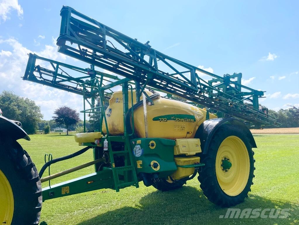 John Deere 732 牵引式喷雾机