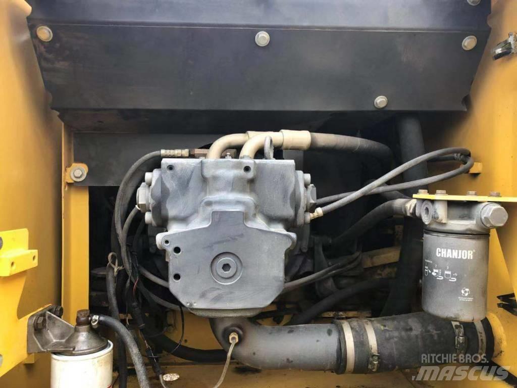 Komatsu pc200-7 履带挖掘机