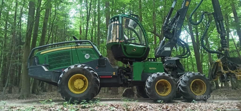 John Deere 1070G 收割机