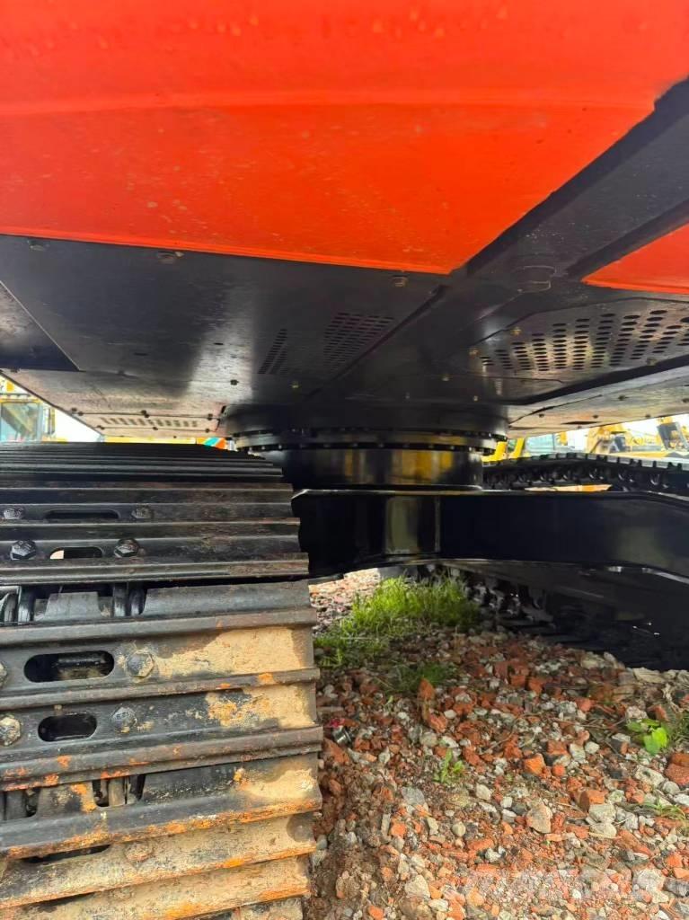 Hitachi ZX 200 履带挖掘机