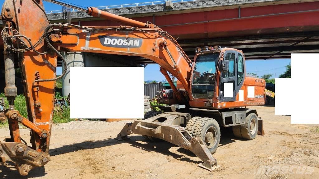 Doosan DX210WA 轮式挖掘机
