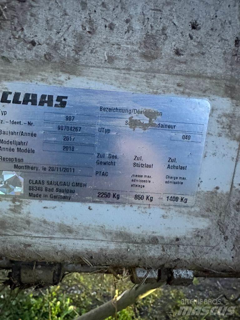 CLAAS Liner 2800 犁耙和摊草机