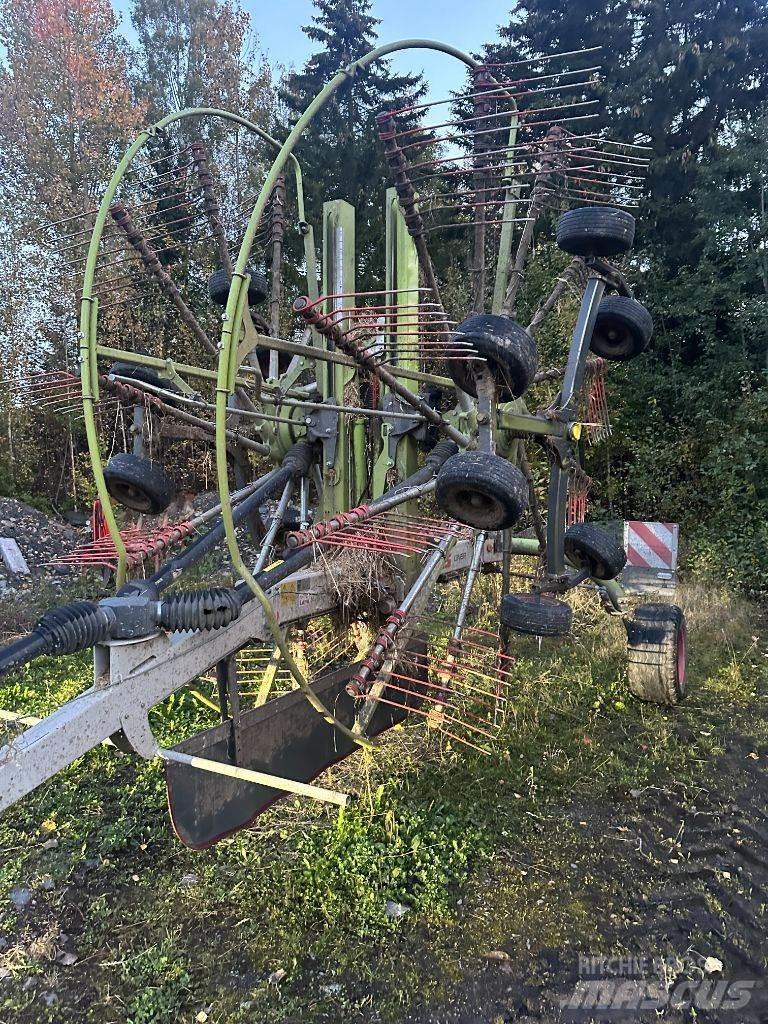 CLAAS Liner 2800 犁耙和摊草机